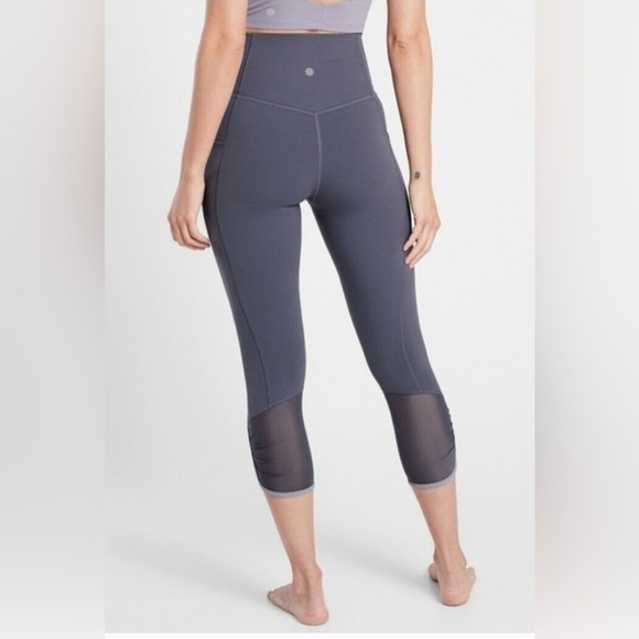 Athleta Salutation Stash Pocket II Capri Size XXS - Picture 2 of 11